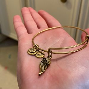 Angel wing bracelet